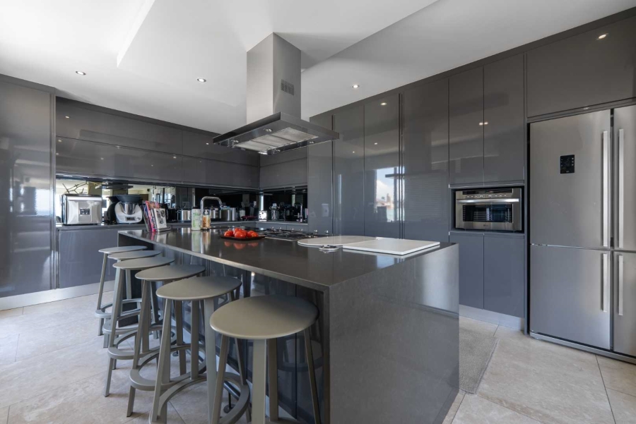 3 Bedroom Property for Sale in Sea Point Western Cape